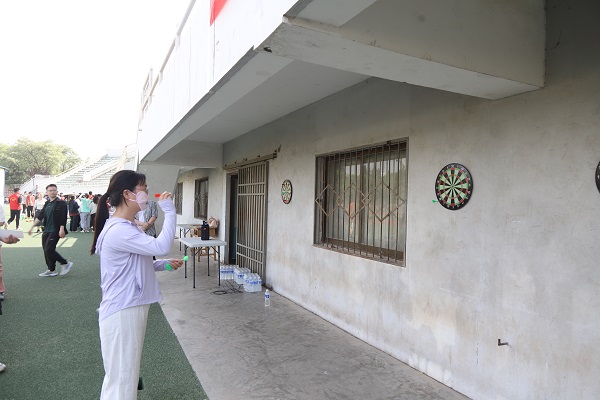 5 定点掷飞镖(1).JPG