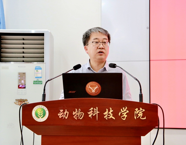 王洪宝副院长介绍澳门六合彩高手
基层教学组织调整情况、宣读相关通知（2).jpg