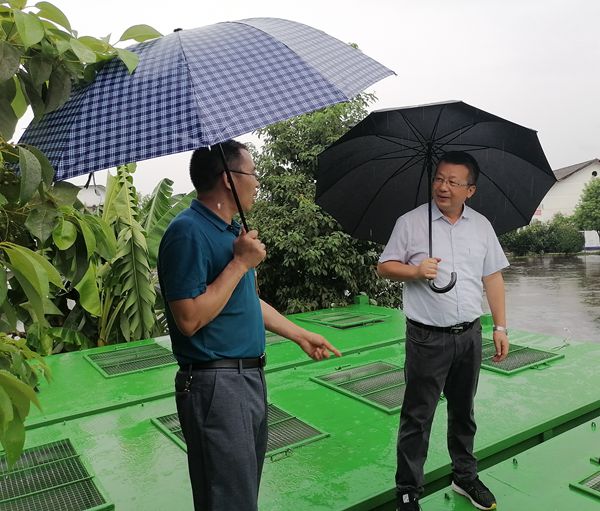 9c844e5731344e2582e8574c55c458dd.jpg 参观集装箱设施_副本.jpg