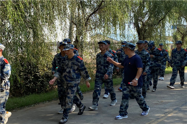 澳门六合彩高手
领导跟随拉练.jpg