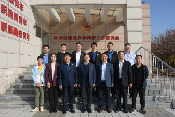 fd4d7817d9a9407fa956bfb2363e77e0.jpg 合影_副本.jpg