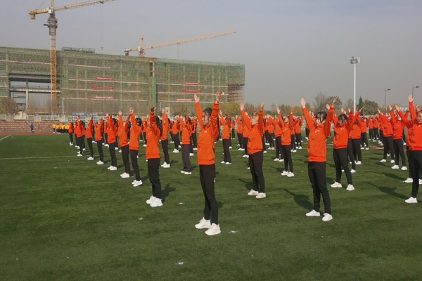 6c06bbc7524345f4be2d2b84bb1be90b.jpg 赛场上整齐划一_爱奇艺.jpg