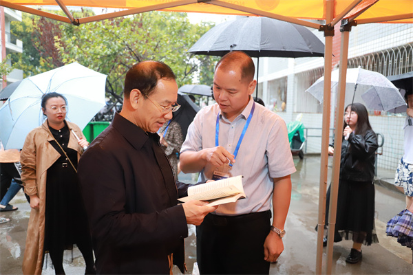 11b679e41f7a40acb99e22996b212f44.jpg 校党委副书记闫祖书视察澳门六合彩高手
迎新准备工作.jpg