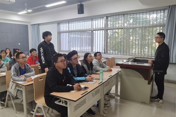 5816976ba4634d889ee53f50f042de99.jpg 江玄烨同学发表观影感想.jpg