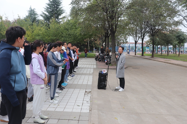 7bee34adb99c4dd79a6658b2f428e52b.jpg 张宇老师致辞.JPG