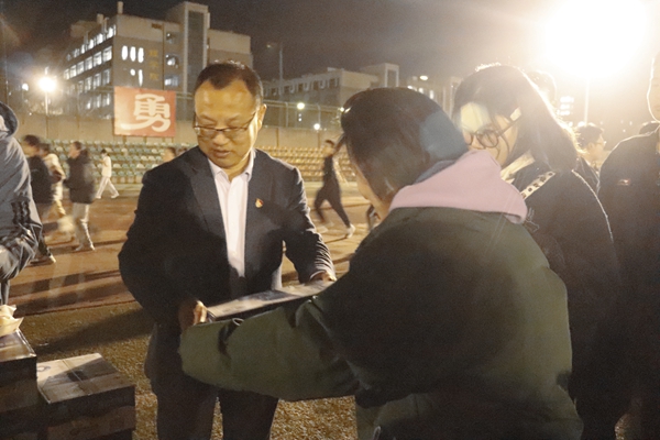 5457d66881124f3f98dafbbfd7f67677.jpg 发冬训.jpg