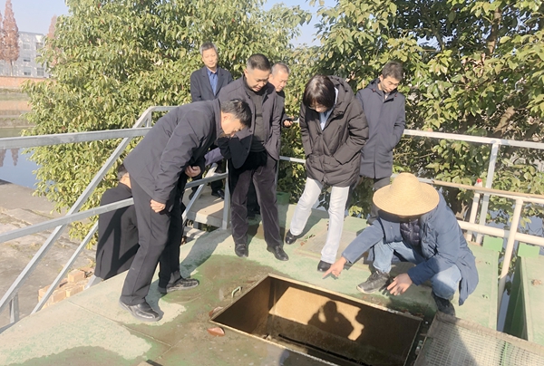 7506290796864e39912e6b3422b9ed0a.jpg 王处长一行参观水产试验示范站集装箱养殖设施_副本.jpg