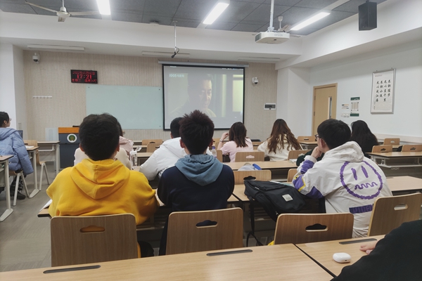 17d18803704b4e3b84ecfc279cbbe1d8.jpg 水产2002班.jpg