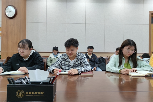 da71a1ed4c274c5b83d9579f4df48dd7.jpg 支部成员发表感想.jpg