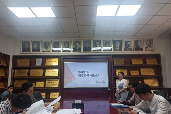 a75da72fa1dc40abb9265f98e7a00913.jpg 项目负责人正在答辩.jpg