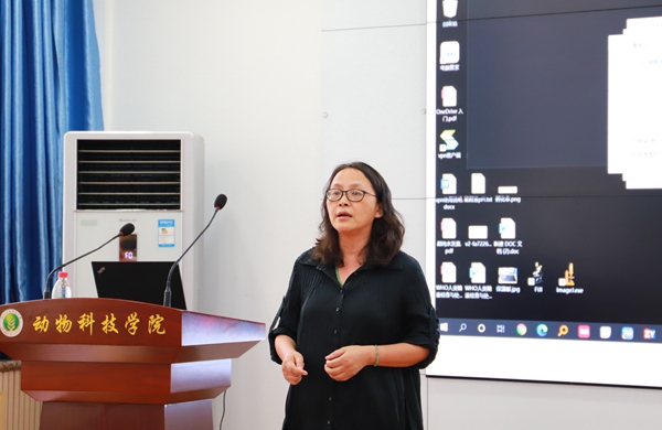 4075020653cf41cdb0c66d933e4e4d4c.jpg 李华.jpg