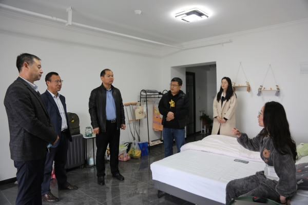 b6b74f1cb79b4722bb172067e2172e33.jpg 剪裁.JPG