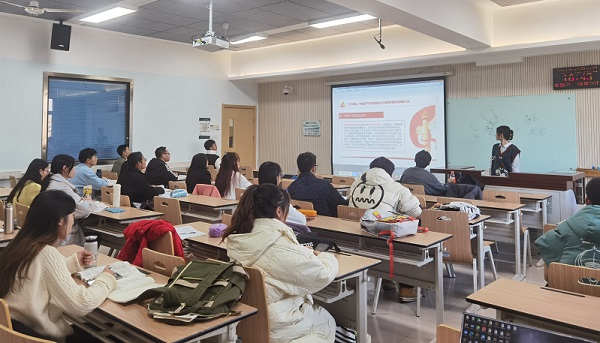 bb60f7abfcc94997849ed7b7c584d33d.jpg 政治理论学习照片.jpg