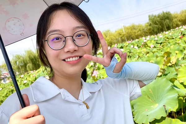 410e8a1a437444adbf727b839e8b9829.jpg 李诗忆_副本.jpg