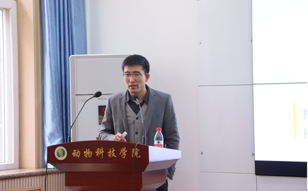 5c808bb0f9bc460f864bb466909822d6.png 报告人_副本.png