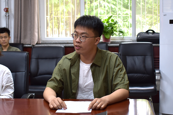 70db6f3343ef4f8e849fae808e399f42.jpg 朱重师讲话.jpg