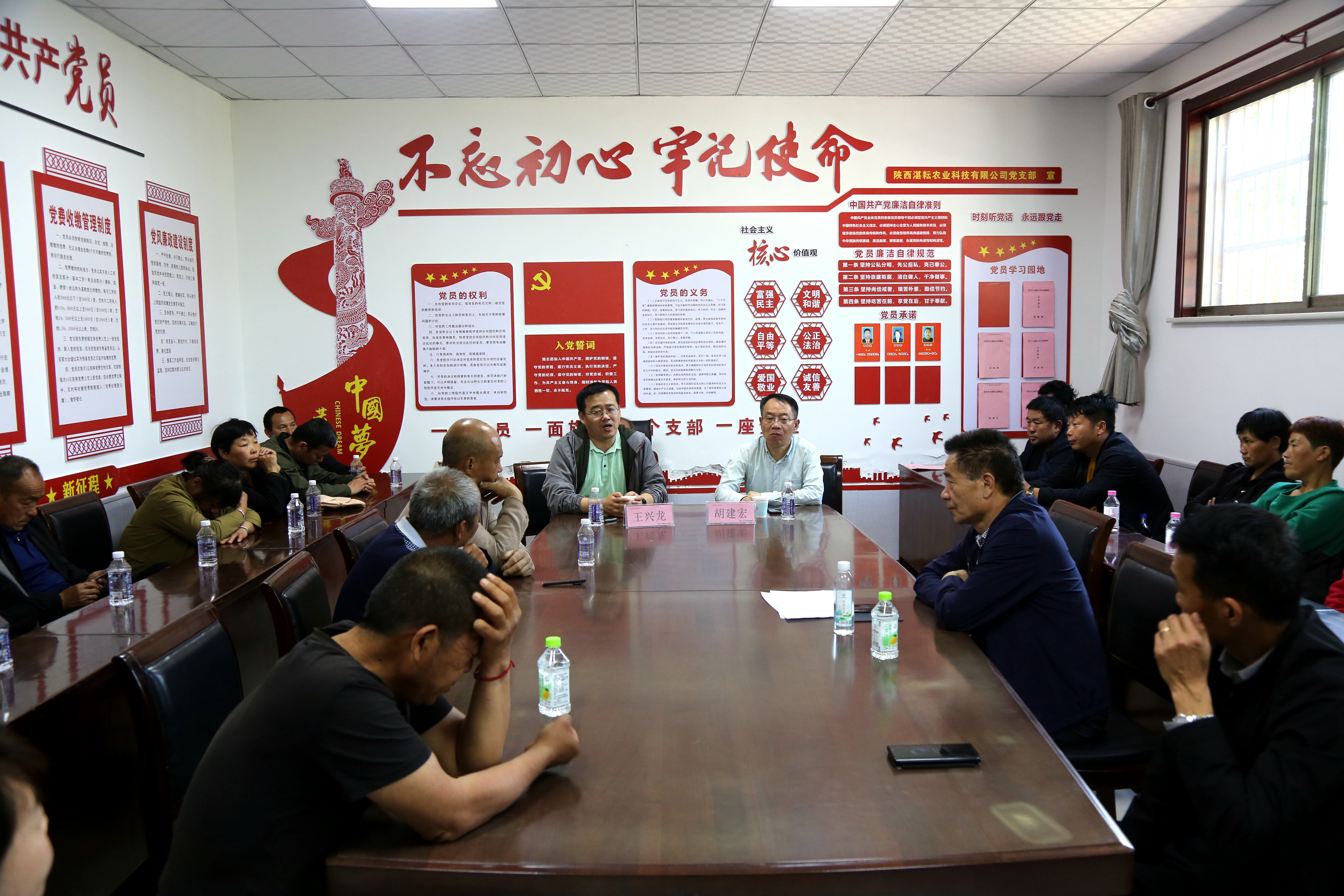 b4f3779227f543d099cd42d32e53f18c.jpg b4f3779227f543d099cd42d32e53f18c.jpg