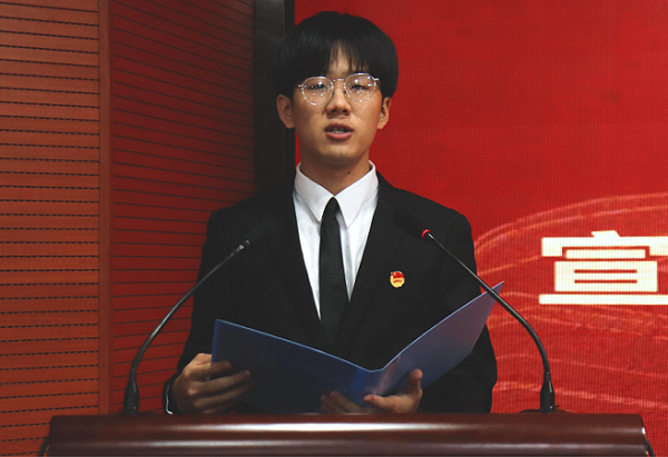 41db0bfe10cc49e7afb9984ee49dfce0.png 孙世威.png